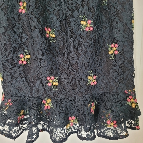 Zara Lace Floral Skirt (28) - Picture 6 of 6